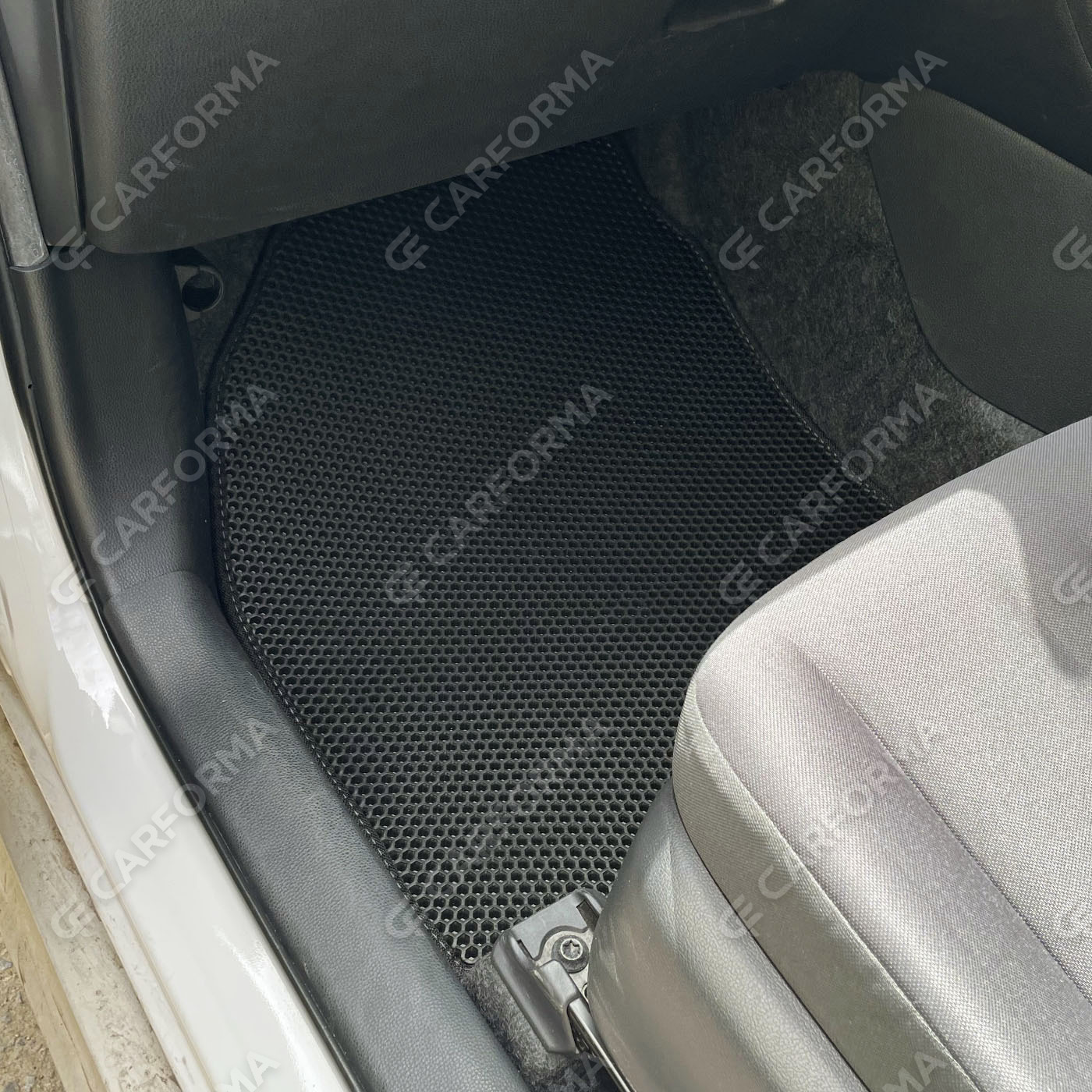 Ворсовые коврики на Toyota Yaris IV 2019&nbsp;-&nbsp;2026 в Череповеце