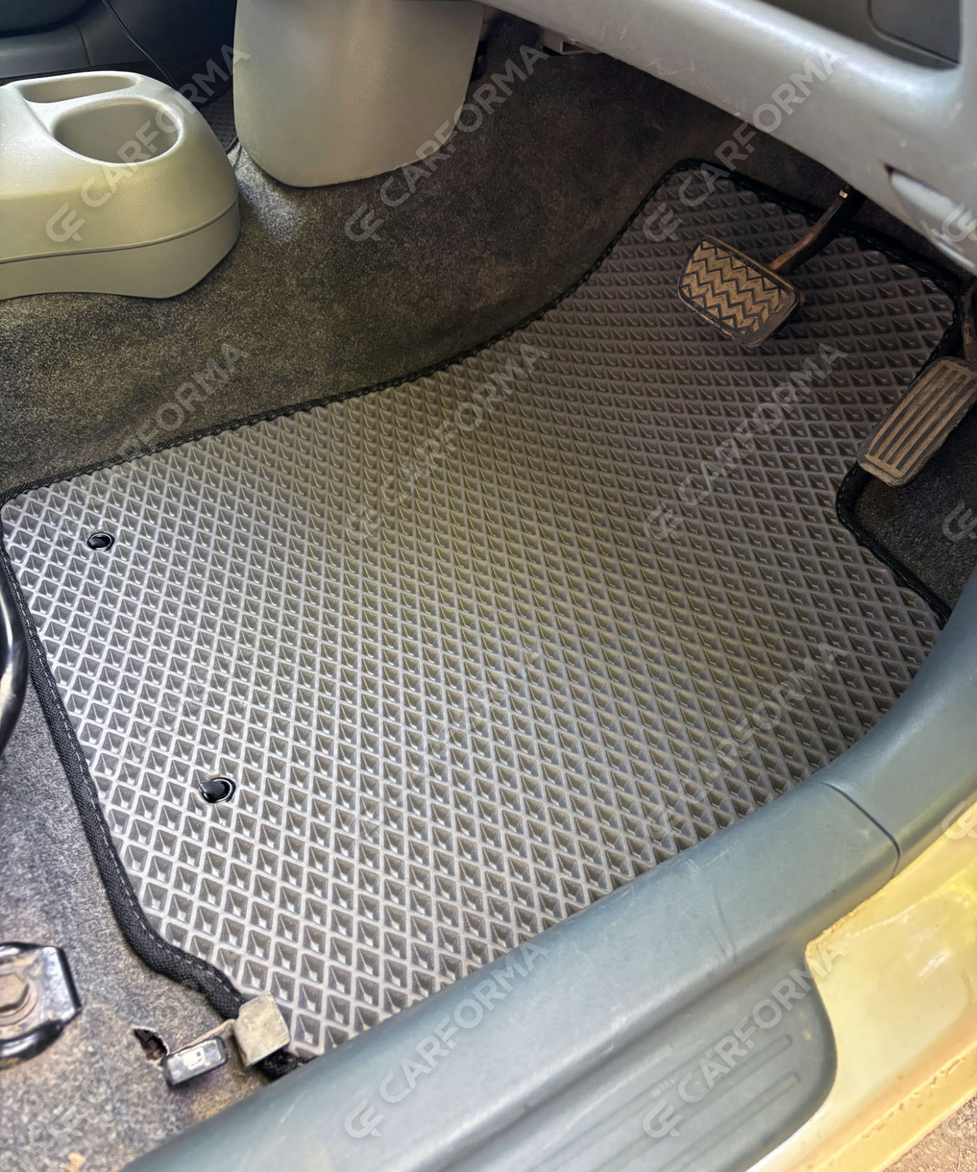 Коврики на Toyota Vitz I 1998&nbsp;-&nbsp;2005 в Череповеце