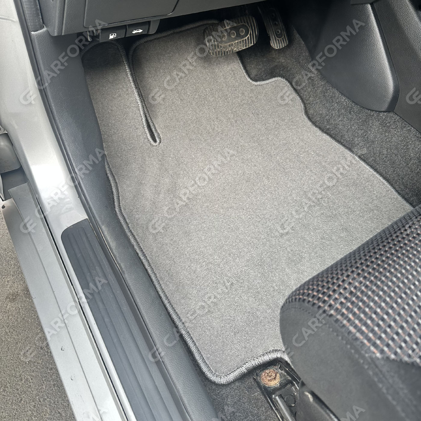 Ворсовые коврики на Nissan Tiida (C11) 2004&nbsp;-&nbsp;2014 в Череповеце