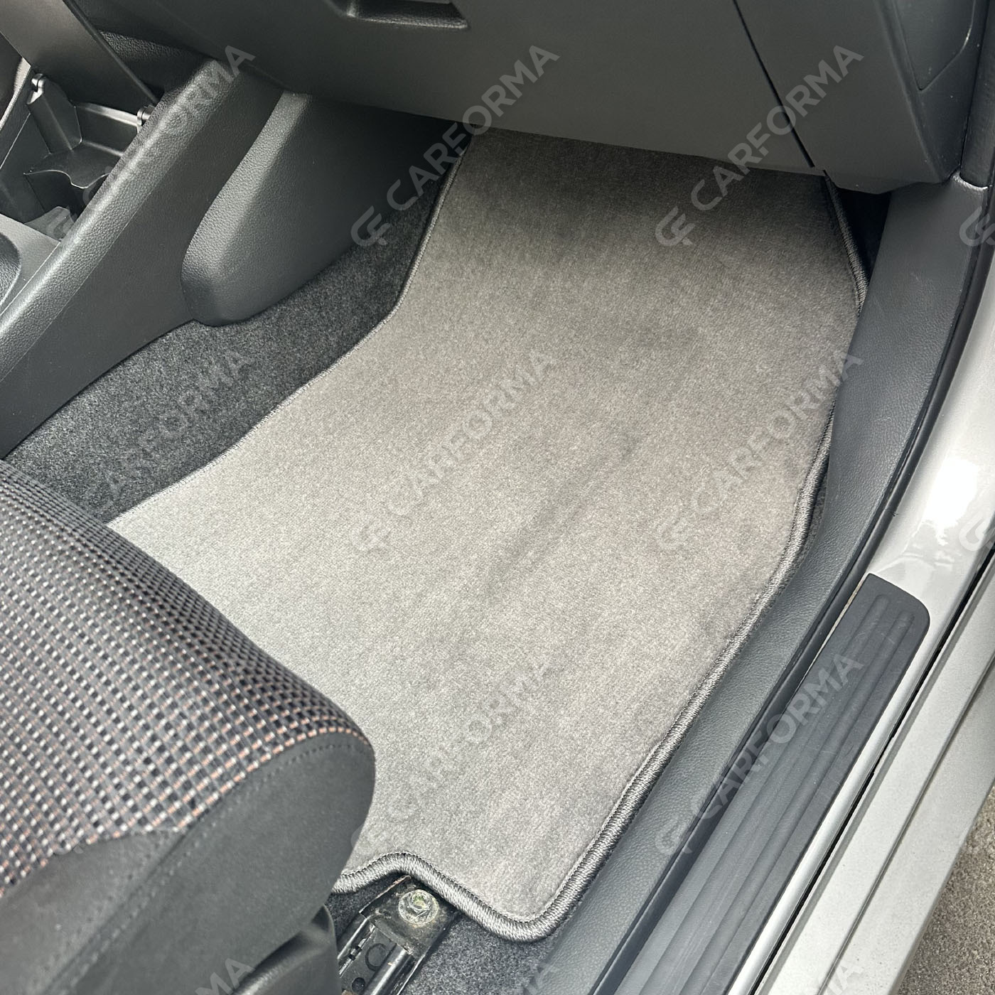 Ворсовые коврики на Nissan Tiida (C11) 2004&nbsp;-&nbsp;2014 в Череповеце