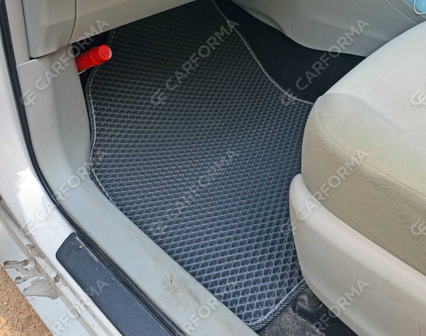 Ворсовые коврики на Toyota Prius Alpha 2011&nbsp;-&nbsp;2021 в Череповеце