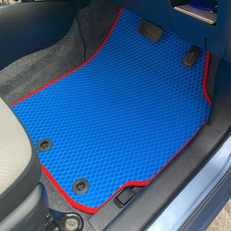 Коврики на Toyota Vitz III 2010 - 2020 в Череповеце Коврики на Toyota Vitz III 2010 - 2020 в Череповеце