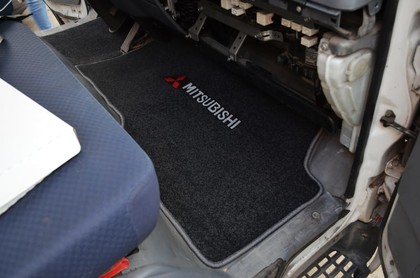 Ворсовые коврики на Mitsubishi Fuso Canter VII широкая кабина 2002&nbsp;-&nbsp;2017 в Череповеце
