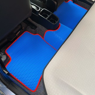 Коврики на Toyota Vitz III 2010 - 2020 в Череповеце Коврики на Toyota Vitz III 2010 - 2020 в Череповеце