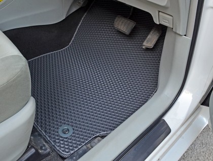 Ворсовые коврики на Toyota Prius Alpha 2011&nbsp;-&nbsp;2021 в Череповеце