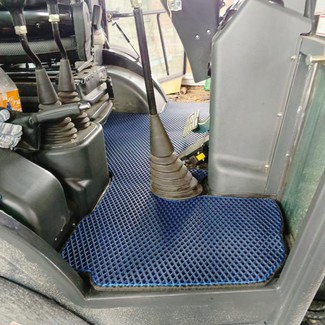 Ворсовые коврики на Спецтехника Экскаватор-погрузчик LiuGong 777A  в Череповеце