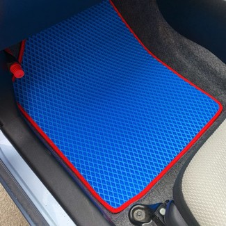 Коврики на Toyota Vitz III 2010 - 2020 в Череповеце Коврики на Toyota Vitz III 2010 - 2020 в Череповеце