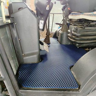 Ворсовые коврики на Спецтехника Экскаватор-погрузчик LiuGong 777A  в Череповеце