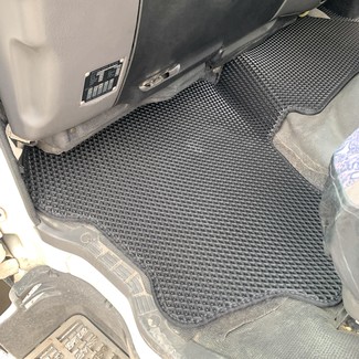 Ворсовые коврики на Isuzu Forward IV узкая кабина 1994&nbsp;-&nbsp;2009 в Череповеце